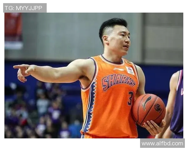 李根：从篮球场上的拼搏到生活中的坚持与奋斗之路