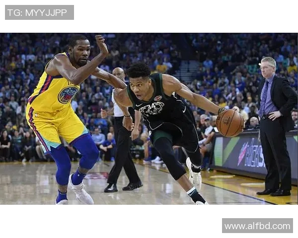 杜兰特与字母哥的巅峰对决谁能在NBA赛场上笑到最后